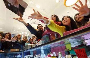 美女黄片高潮中国人依然爱赴日旅游 消费已由爆买转向网购